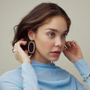 Danielle open outlet frame earrings